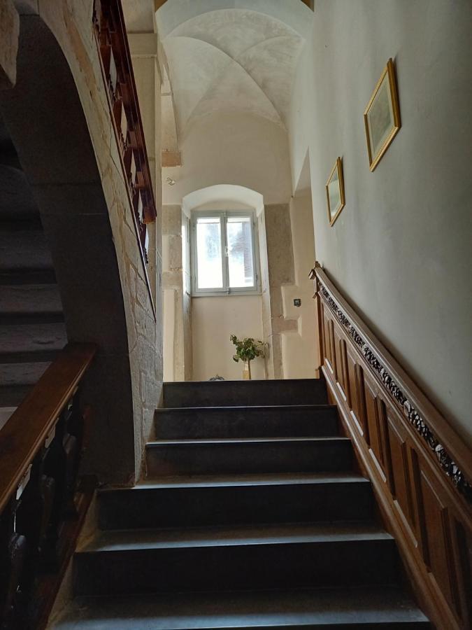 Les Meubles Du Colombier Lägenhet Lons-le-Saunier Exteriör bild