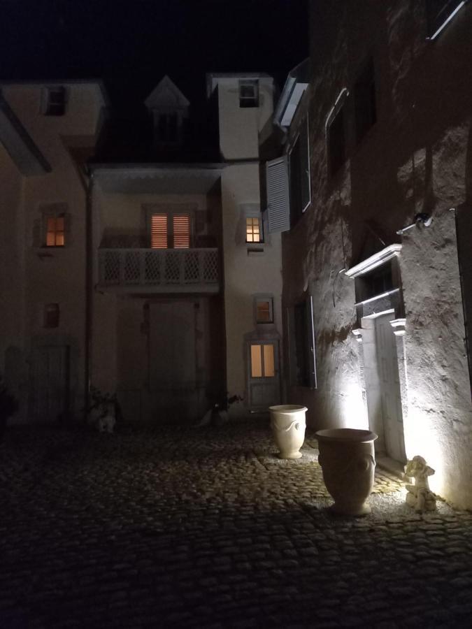 Les Meubles Du Colombier Lägenhet Lons-le-Saunier Exteriör bild